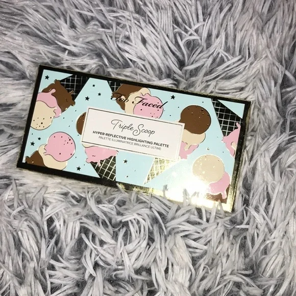 Too Faced Triple Scoop Highlighting Palette - Picture 2 of 11
